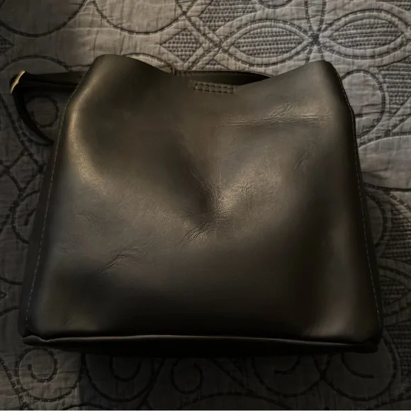 PORTLAND LEATHER Butterfly Bucket Bag Black - Picture 4 of 6
